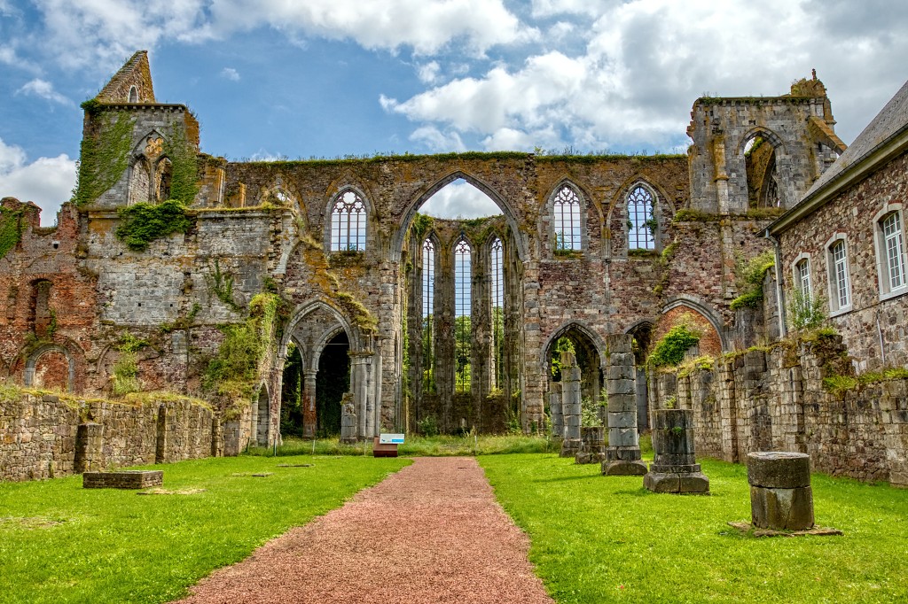 Abbaye D'Aulne hdr abdij belgie religie religion klooster ruine katholiek rooms saint sint aulne kerk kathedraal